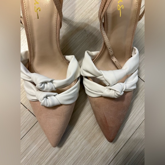 Like New Suede Lulus Bow Heels - Picture 3 of 8
